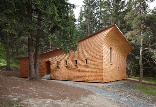 1. Preis: Tegia da vaut Domat, Gion A. Caminada, Waldhütte Caminada_außen, © Ralph Feiner, Malans